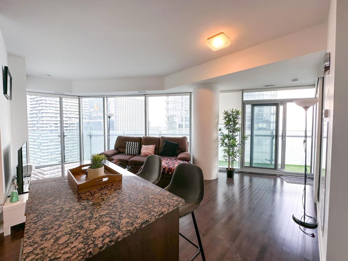Luxury 2 Bedrooms With Lakeview Cn Tower Entertainment District Rogers Centre Toronto Exterior foto