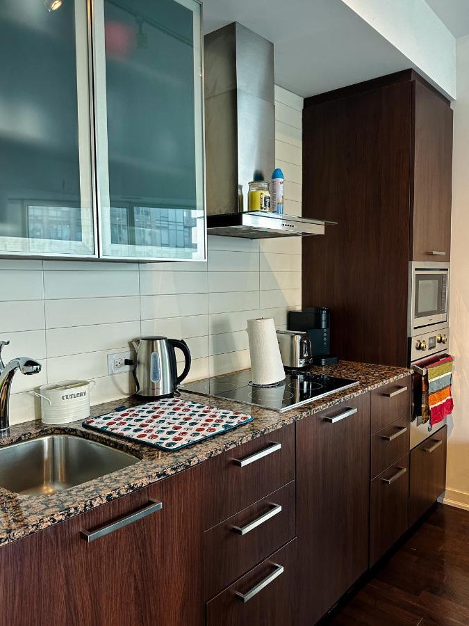 Luxury 2 Bedrooms With Lakeview Cn Tower Entertainment District Rogers Centre Toronto Exterior foto